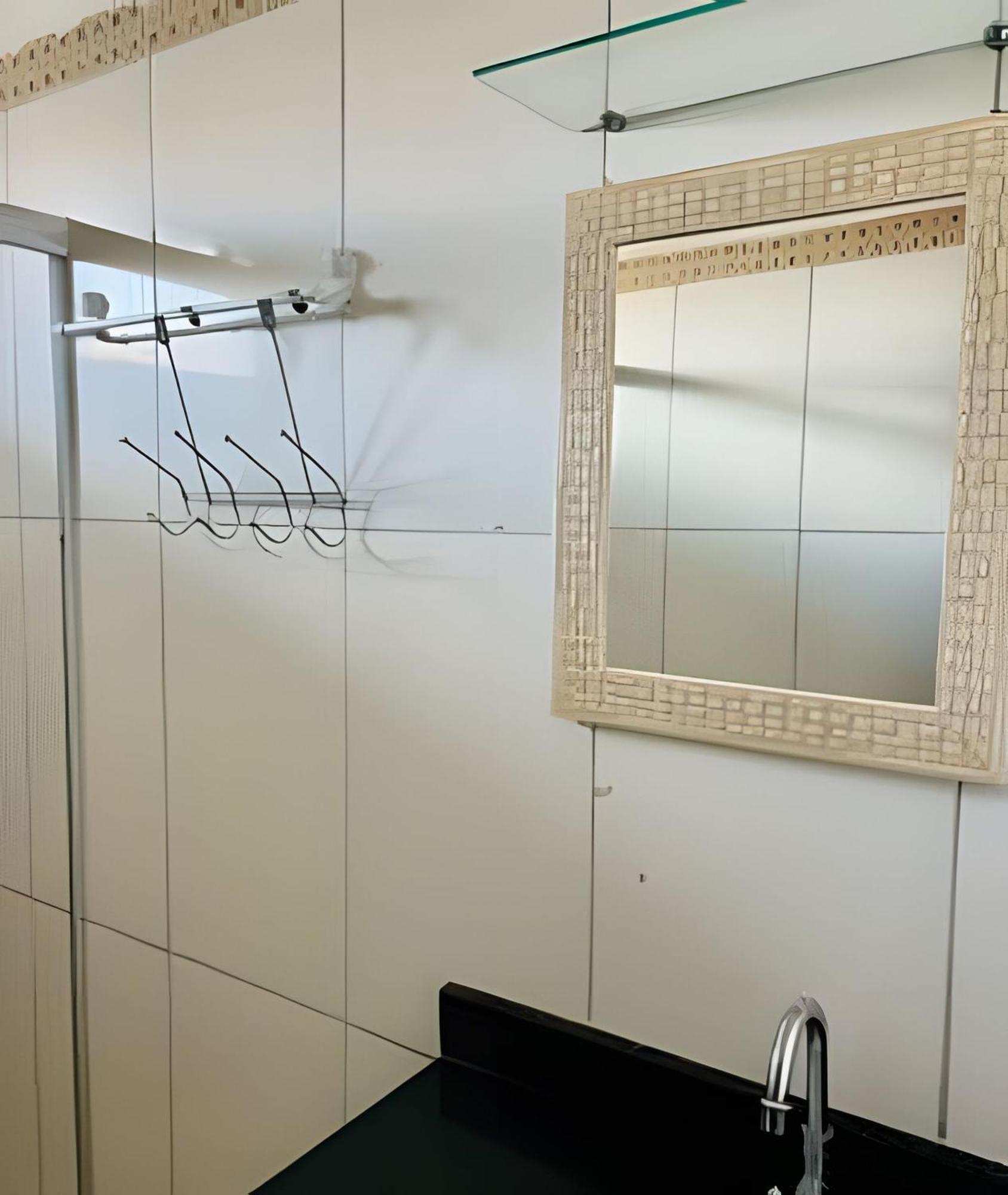 1 Apartment *